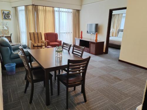Times Premier Suite At Times Square - image 13