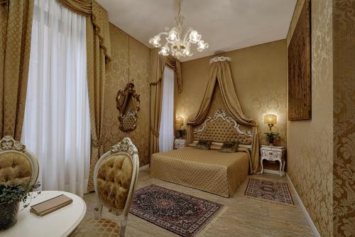 Double Room image 1