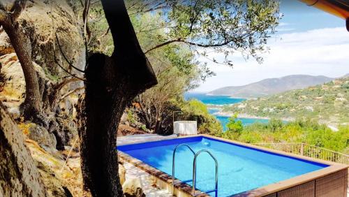 Villetta with heated pool and panoramic view 3