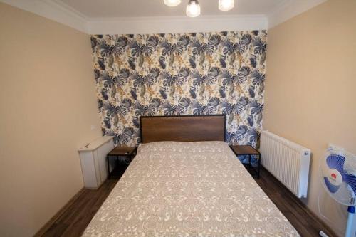 Ideally located spacious 3 bedroom house - Tap to explore photos