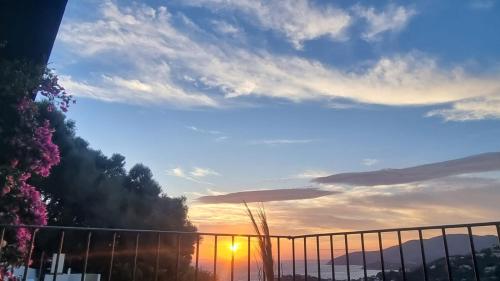 Villetta with heated pool and panoramic view 5