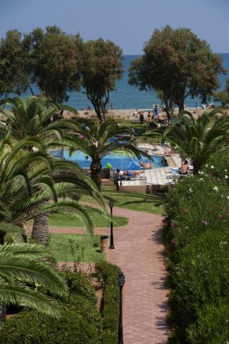 Lito Beach Hotel - image 9