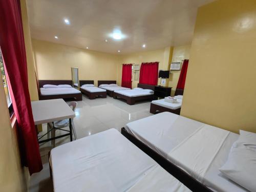 4 double beds, 3 twin beds