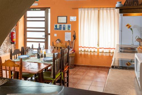 virtuve, CASA RURAL ANGELITA in Rossell