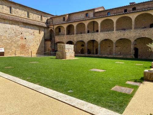  Ostello Contessa Ava dei Lambardi, Pension in Monteriggioni