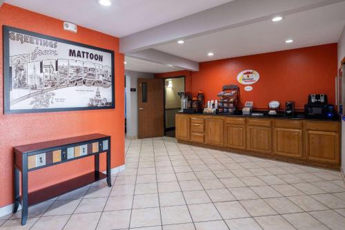 Super 8 by Wyndham Mattoon - image 11