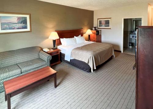 Quality Inn & Suites Grants - I-40