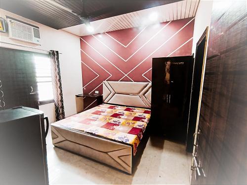 ALEX APPARTMENT -- Hotel & PG -- LPU Law Gate -- For Family, Students, Couples