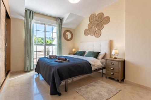 COASTAL PARADISE 3bed  POOL  SEA VIEWS! - image 5