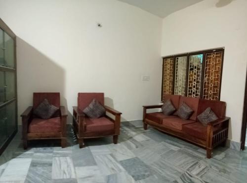 Gaur Homestay Deluxe AC Apartments