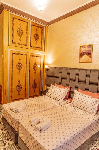 2 twin beds