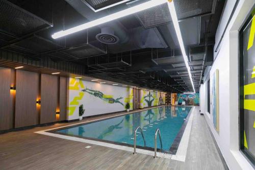 Modern 3BR with Gym and Pool