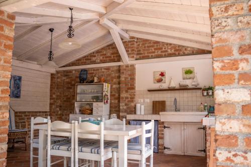 Úszómedence, Villa Amalia Apartments in Milcetici