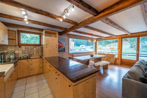 Chalet des Écureuils - Grand chalet familial proche des pistes avec parking - Location saisonnière - Courchevel