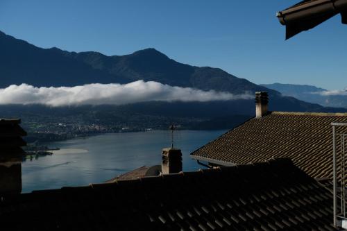  Appartamenti Montemezzo Le Case in Pietra La Torretta in Montemezzo