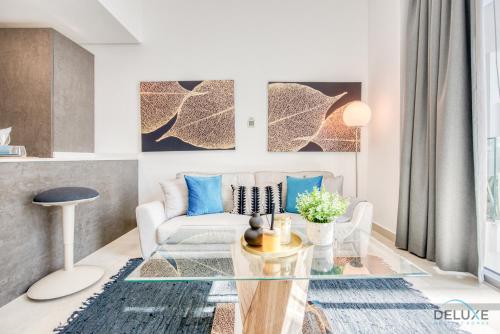 Upbeat 1BR at Pantheon Elysee Jumeirah Village Circle by Deluxe Holiday Homes, Дубай