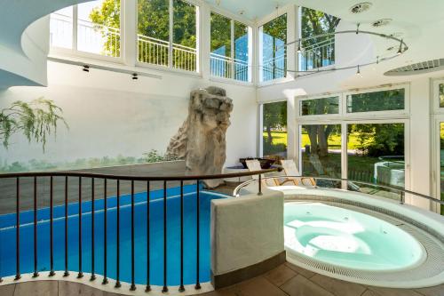 泳池, 渡口酒店 (Seehotel Fahrhaus) in 巴特茨維什安