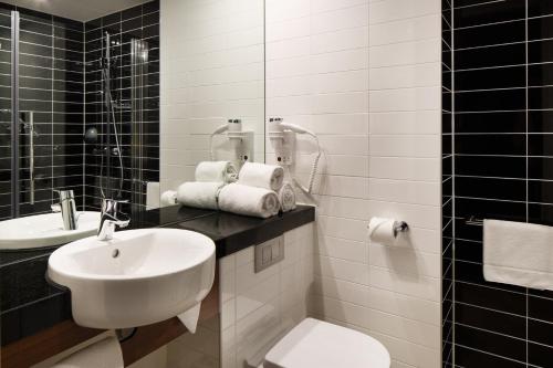 Holiday Inn Express Rotterdam - Central Station an IHG Hotel - image 6