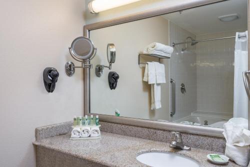 Holiday Inn Express Hotel & Suites Santa Clara - Silicon Valley, an IHG Hotel