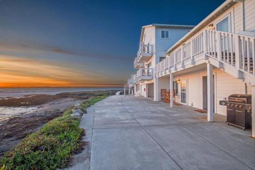 Oceanfront Hidden Gem at the Black Sands Inn