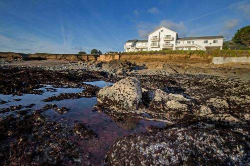 Oceanfront Hidden Gem at the Black Sands Inn