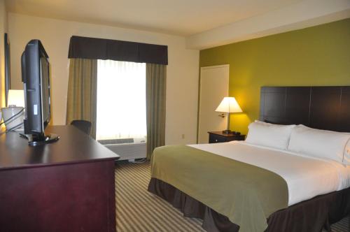 Holiday Inn Express & Suites Sarasota East, an IHG Hotel