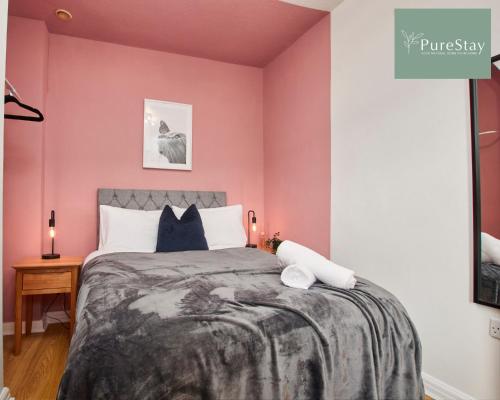 BIG Contractor House with 6 Beds & Free Parking by PureStay - 7 night min!, Manchester (fotografie 8)