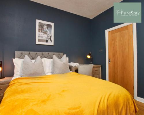 BIG Contractor House with 6 Beds & Free Parking by PureStay - 7 night min!, Manchester (fotografie 10)