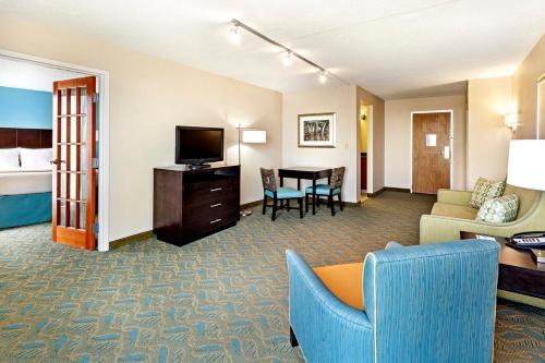 Holiday Inn Express & Suites Charleston DWTN -Westedge, an IHG Hotel