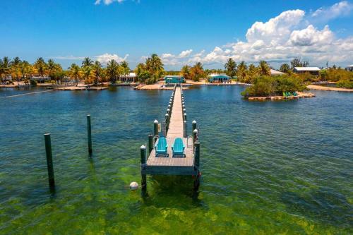 สภาพแวดล้อมโดยรอบ, Waterfront Cozy Cottage with Boat Ramp & Dock in ลิตเติล ทอช คีย์ (FL)