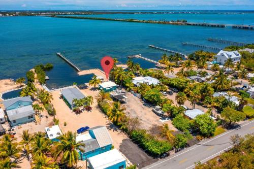 Exterior view, Waterfront Cozy Cottage with Boat Ramp & Dock in Little Torch Key (FL)