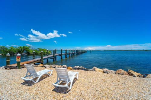 สภาพแวดล้อมโดยรอบ, Waterfront Cozy Cottage with Boat Ramp & Dock in ลิตเติล ทอช คีย์ (FL)