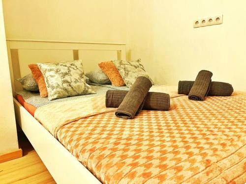 Central Studio Flat - image 8