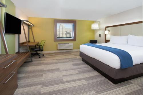 Holiday Inn Express & Suites - Houston IAH - Beltway 8, an IHG Hotel