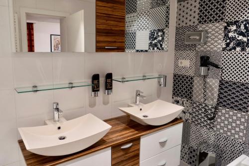 La Scala Apartments - image 10