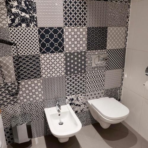 La Scala Apartments - image 2