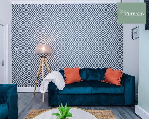Perfect Contractor House in Liverpool with 7 Beds By PureStay - 14 nights min!, Liverpool (photo 2)