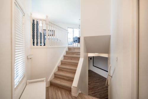 Entrance, Bright & Convenient b/w 2 Parks in Steinbach (MB)