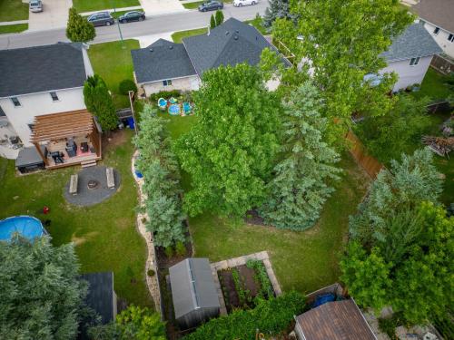 Exterior view, Bright & Convenient b/w 2 Parks in Steinbach (MB)