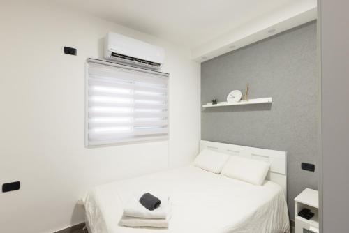 Nirvana 1BR Apt, Central Old Town, Private Balcony, Beer Szewa (zdjęcie 5)