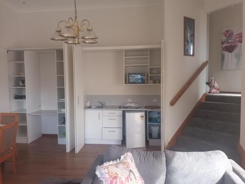 Konyha, One bedroom Front apartment in Howrah with stunning views in Kelet-Hobart