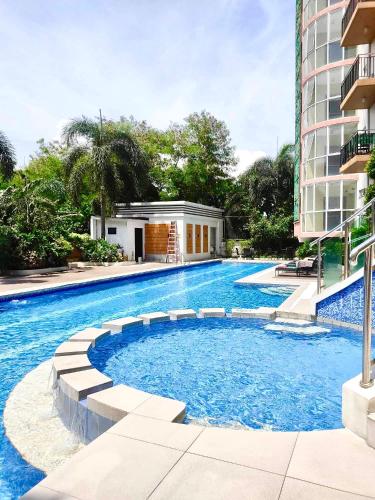 Lancris Residences 2 Bedroom Entire Apartment near Airport with Pool, Manila