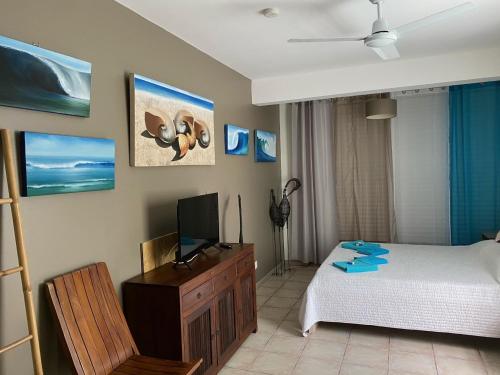 Les pieds dans l'eau face au lagon - Le Bel Instant Les pieds dans l'eau face au lagon - Le Bel Instant