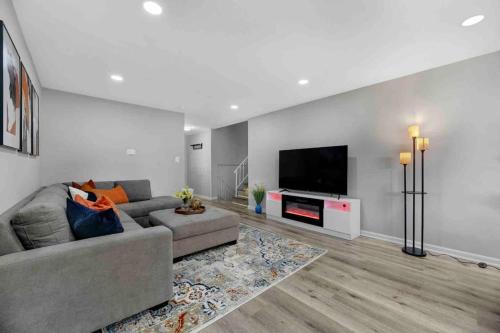 Oxon Hill Luxurious Home,5 min to MGM & National Harbor in Oxon Hill, USA