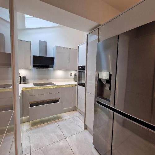 Delightful & Spacious Guest House in Farnworth Near Bolton Hospital 5
