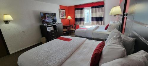 Queen Room with Two Queen Beds - Second Floor/Non-Smoking