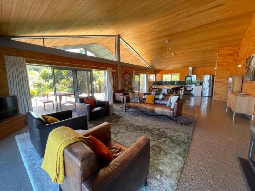Seaside Takutai House