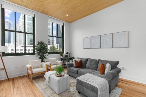 NEW Downtown Modern Escape -The Lyric l King Bed l Gym l City View l Park FREE