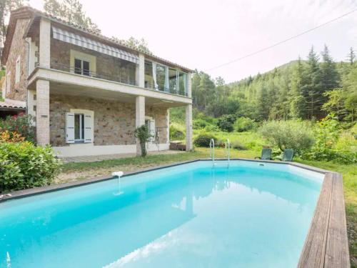 Holiday home in Molières-sur-Cèze with pool gîte à louer Meyrannes