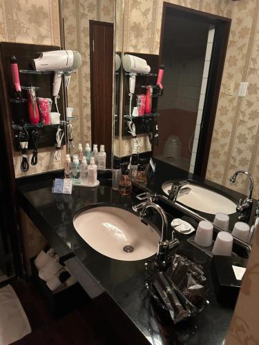 Hotel AKAIKUTSU - Adult Only near สวนซันเคเอ็น